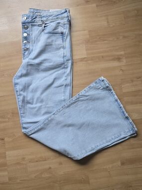American Eagle Outfitters Light Wash Flare Jeans